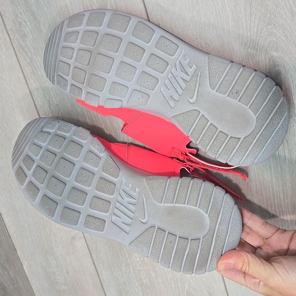 Nike Women Tanjun Lightweight Logo Red Hook&loop Sandals Shoes Sz 10 - Picture 9 of 11